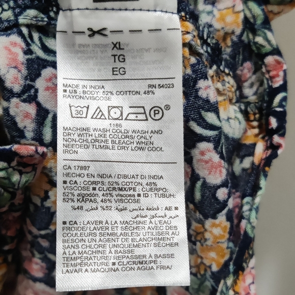 Old Navy XL button down floral blouse - Picture 3 of 5